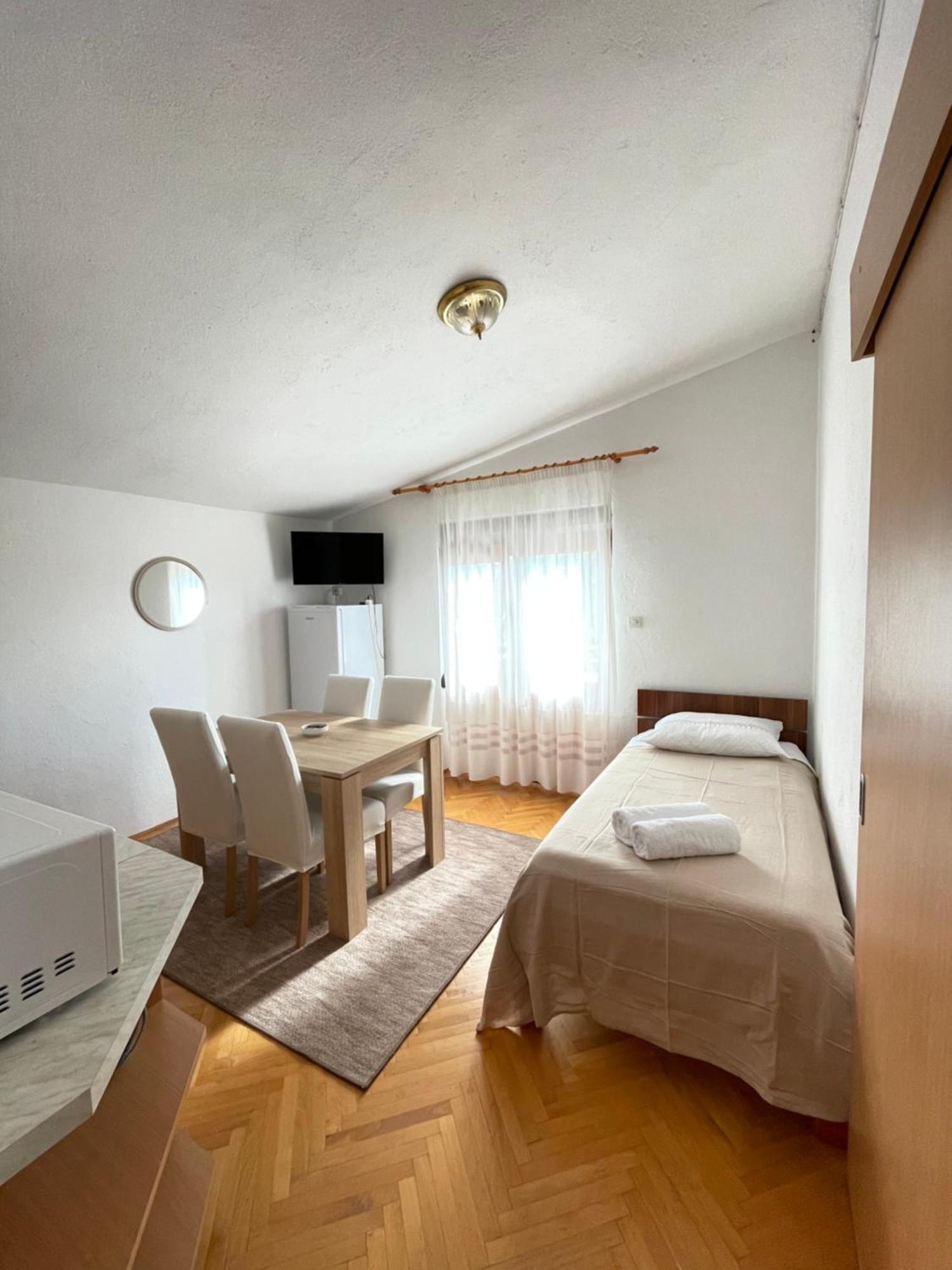 Apartmani Ivanka Starigrad Paklenica Exterior photo