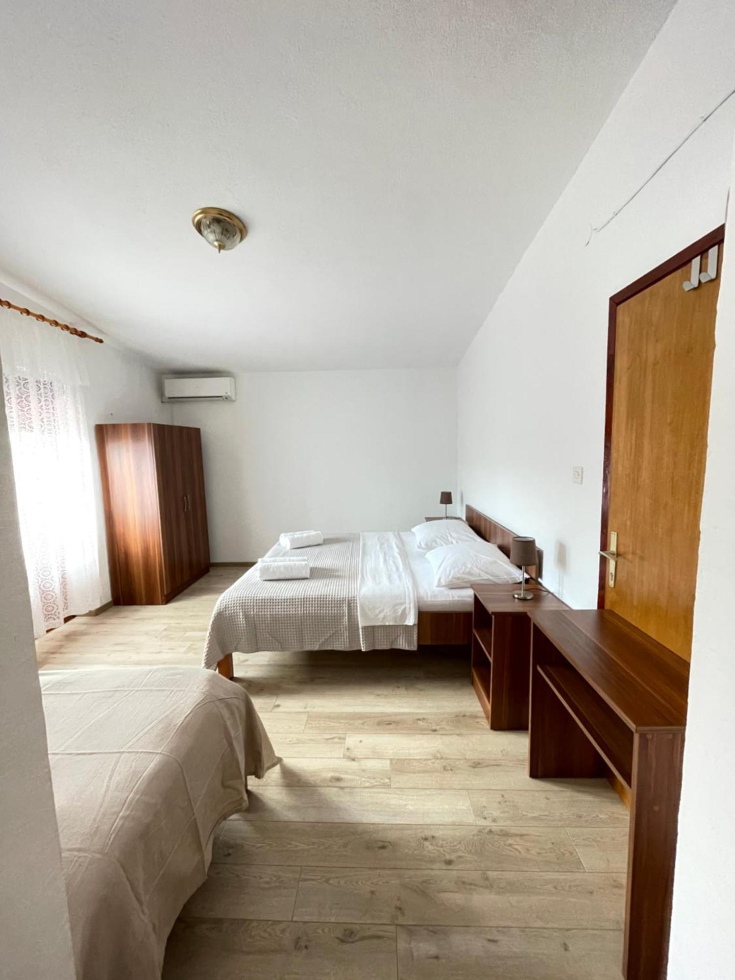 Apartmani Ivanka Starigrad Paklenica Exterior photo
