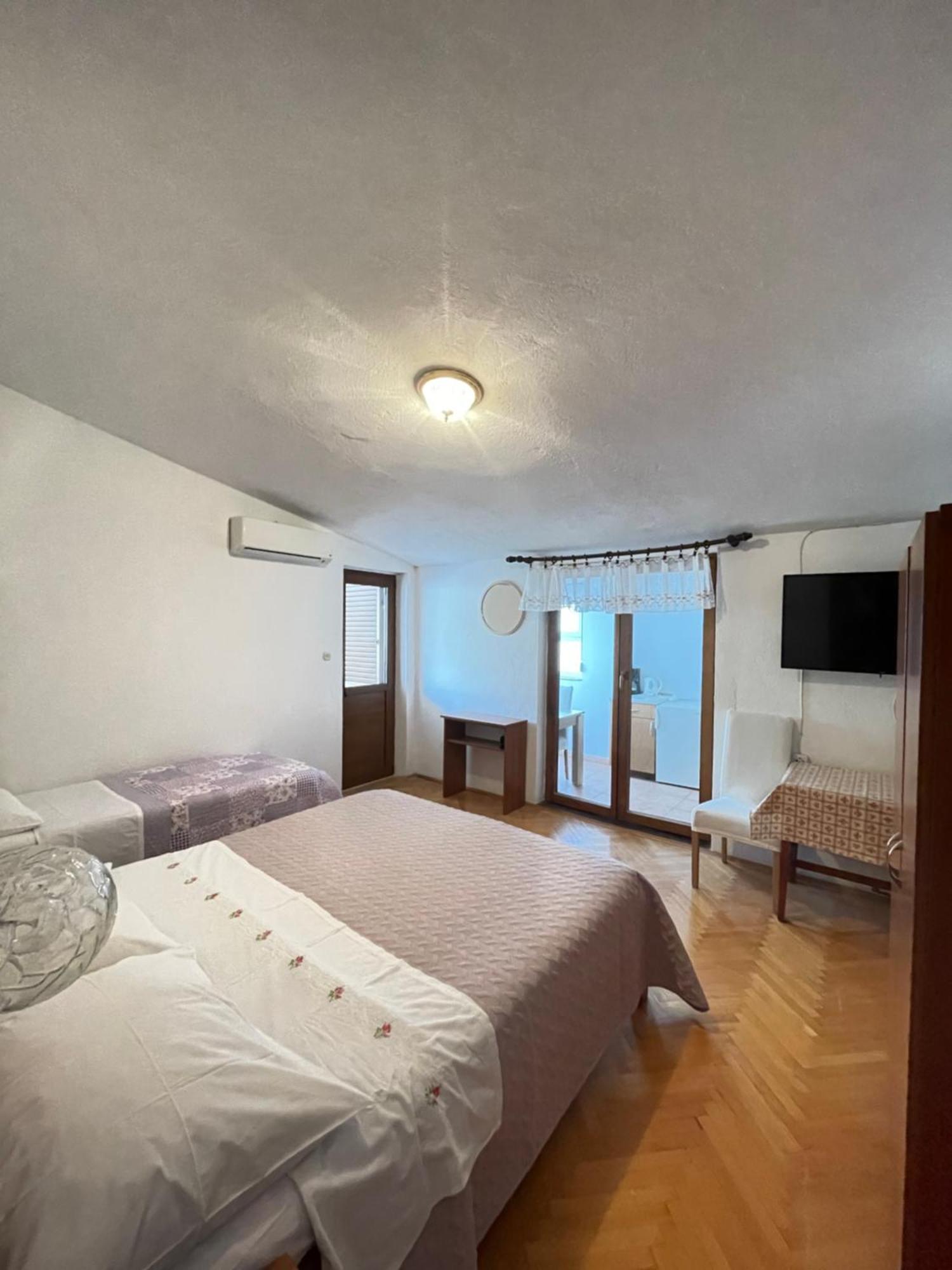 Apartmani Ivanka Starigrad Paklenica Exterior photo