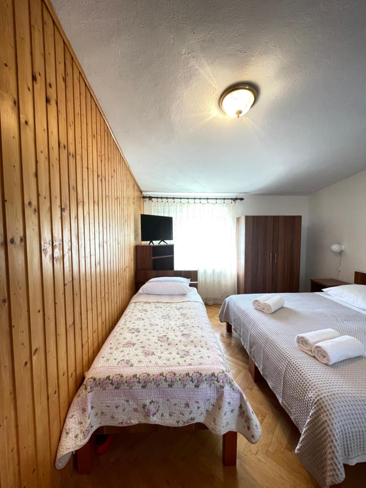 Apartmani Ivanka Starigrad Paklenica Exterior photo